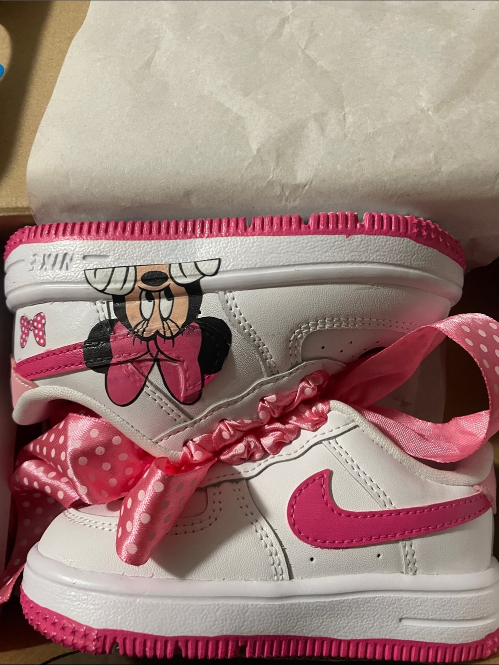 Nike Kids White & Pink Minnie Mouse Low-Top Sneaker